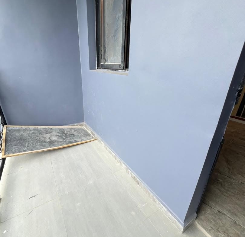 APPARTEMENT MODERNE SITUÉ À LOGPOM 200F DU CARREFOUR BASSON