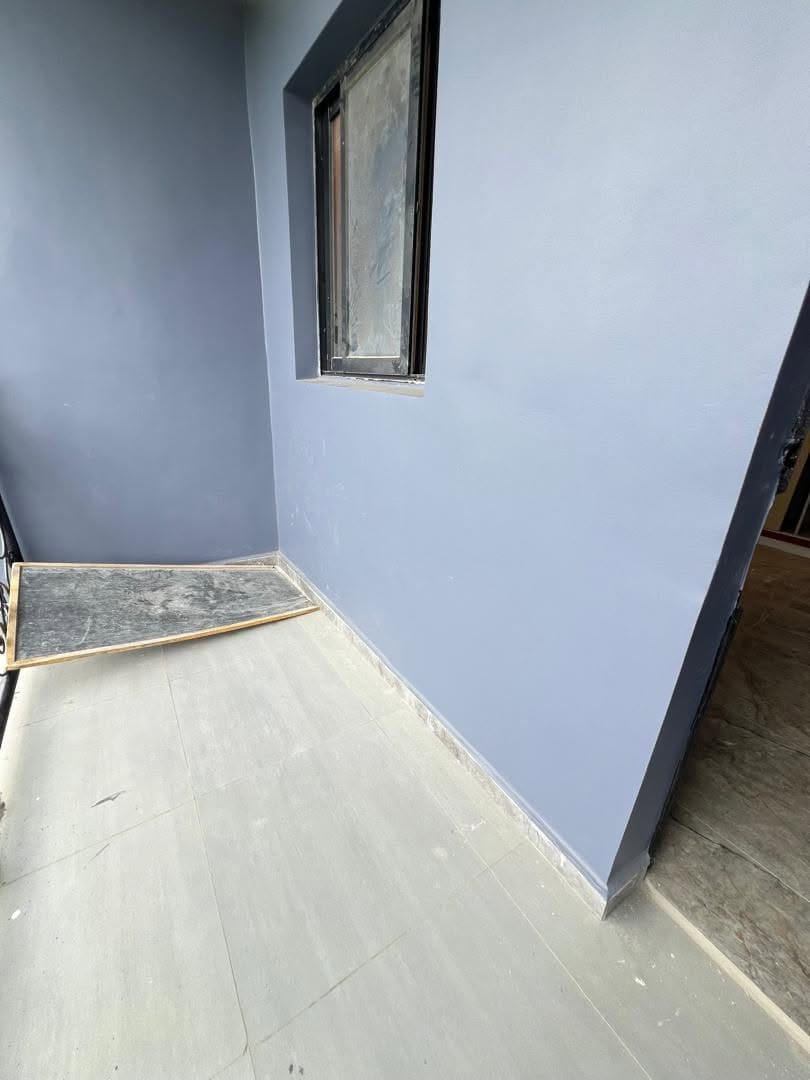 APPARTEMENT MODERNE SITUÉ À LOGPOM 200F DU CARREFOUR BASSON