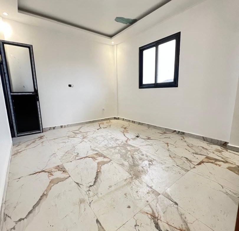 APPARTEMENT MODERNE SITUÉ À LOGPOM 200F DU CARREFOUR BASSON