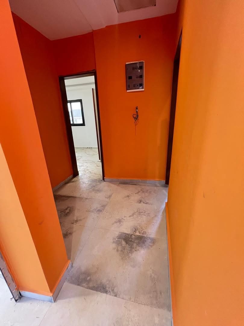 APPARTEMENT MODERNE SITUÉ À LOGPOM 200F DU CARREFOUR BASSON