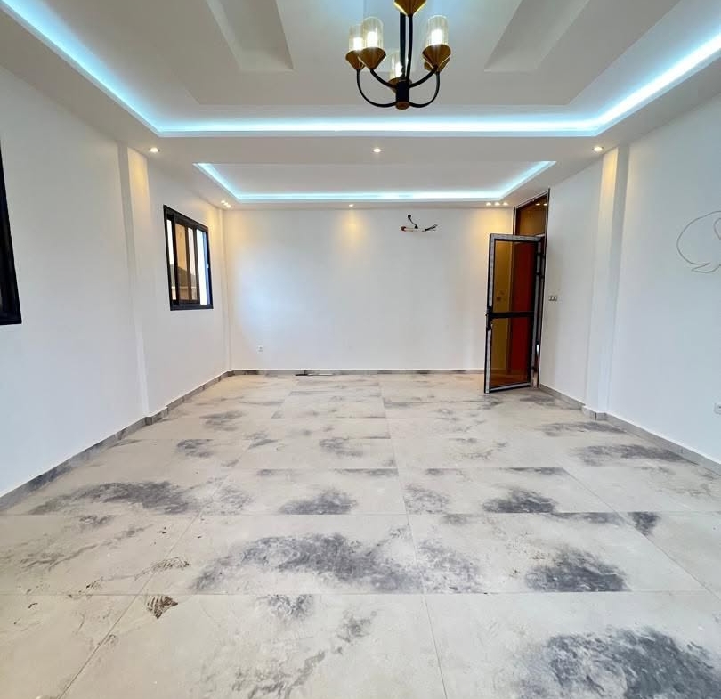 APPARTEMENT MODERNE SITUÉ À LOGPOM 200F DU CARREFOUR BASSON