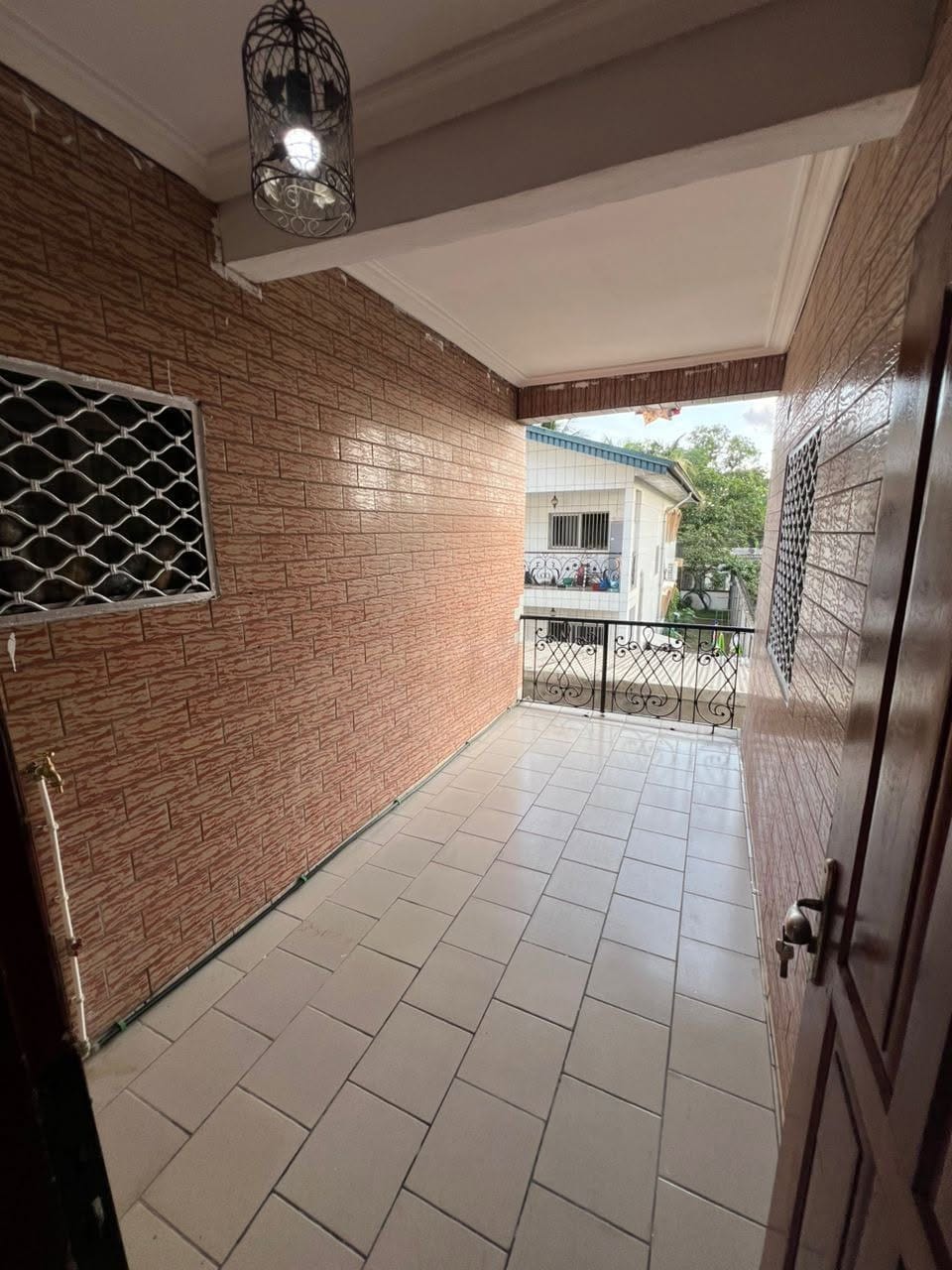 APPARTEMENT MODERNE STAFFÉ SITUÉ À LOGPOM PAPYRUS