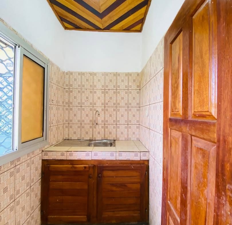STUDIO MODERNE À L’ETAGE SITUÉ À LOGPOM