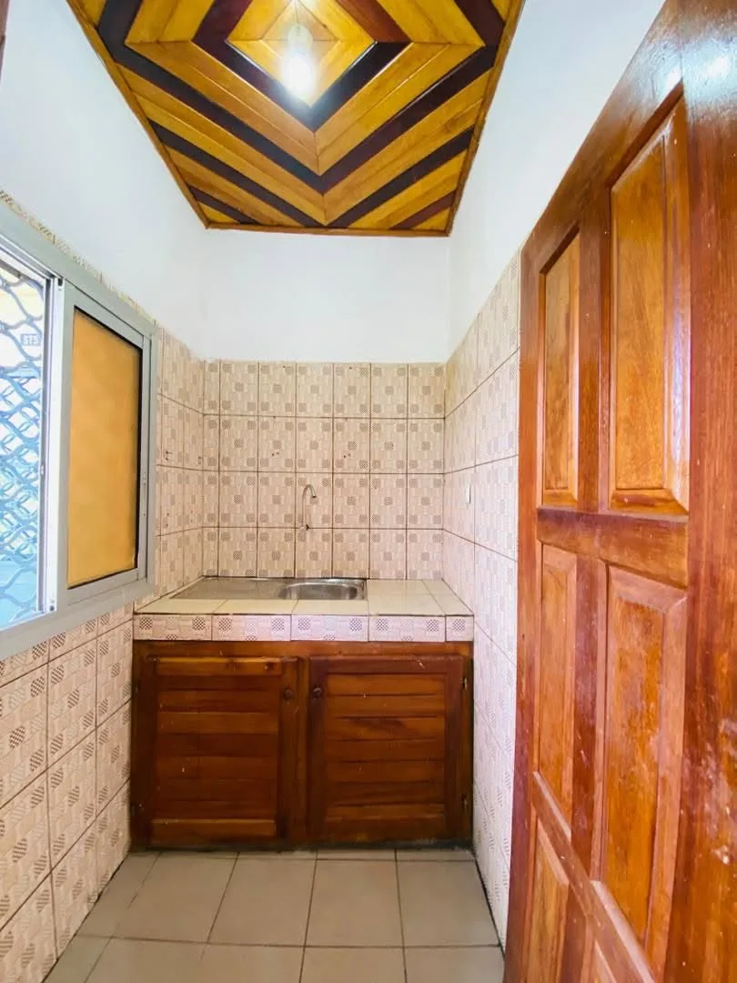 STUDIO MODERNE À L’ETAGE SITUÉ À LOGPOM