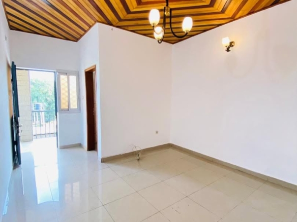 STUDIO MODERNE À L’ETAGE SITUÉ À LOGPOM