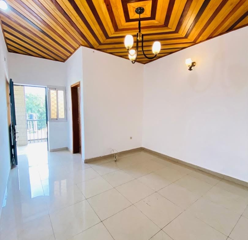 STUDIO MODERNE À L’ETAGE SITUÉ À LOGPOM