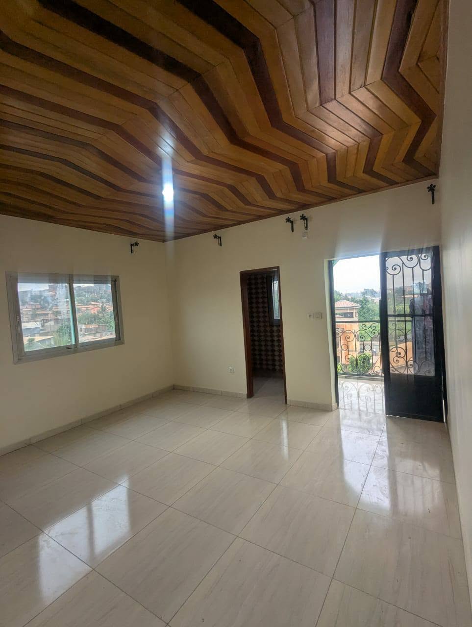 42306- Magnifique appartement situé au dépôt de bois Simbock