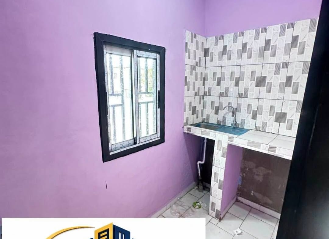 Studio moderne avec parking sécurisé, Bertoua Nkolbikon