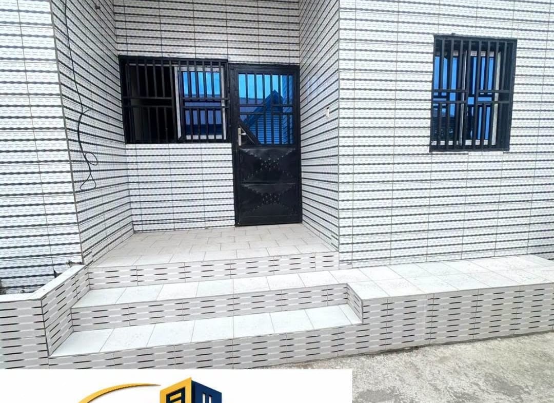 Studio moderne avec parking sécurisé, Bertoua Nkolbikon