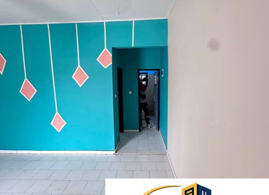 Studio moderne avec parking sécurisé, Bertoua Nkolbikon