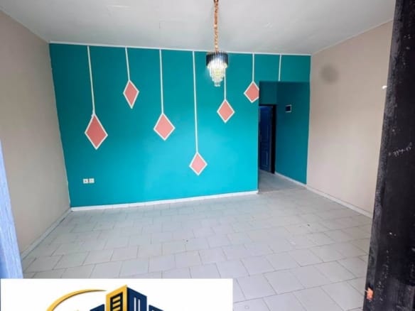 Studio moderne avec parking sécurisé, Bertoua Nkolbikon