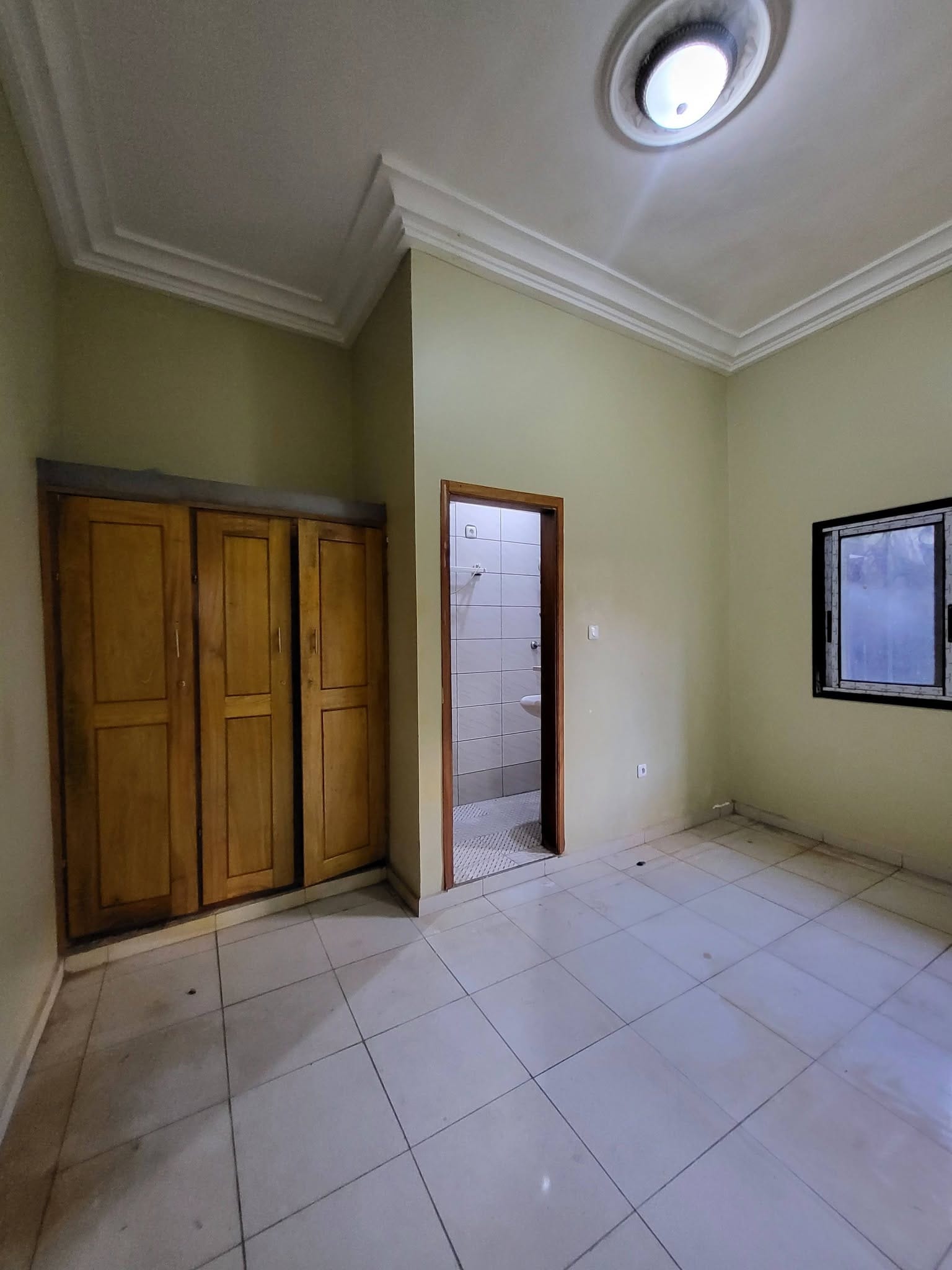 Appartement 2 chambres à louer, Biyem-Assi en bordure de route