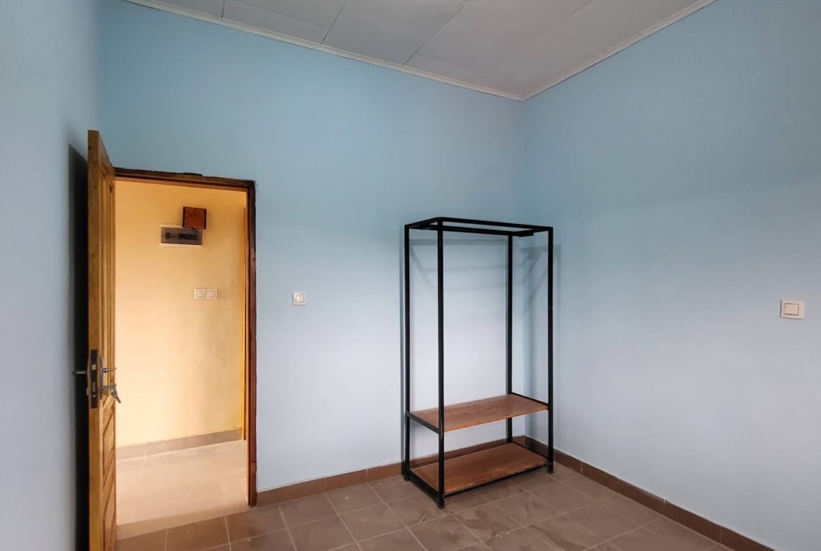 Studio moderne sécurisé avec balcon à louer à Simbock Mbalgong