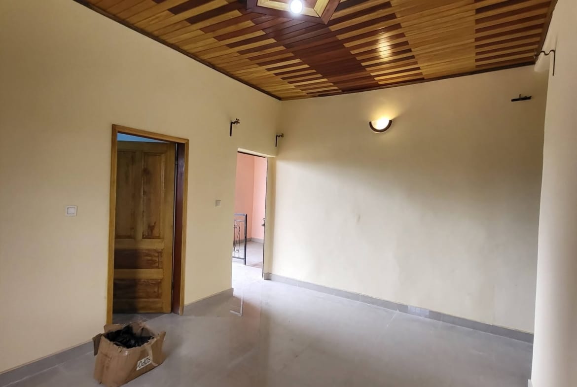 Studio moderne sécurisé avec balcon à louer à Simbock Mbalgong