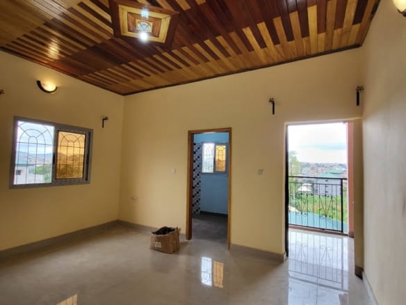 Studio moderne sécurisé avec balcon à louer à Simbock Mbalgong