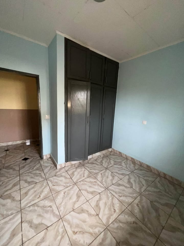Appartement spacieux de 3 chambres, Yaoundé Nkolfoulou