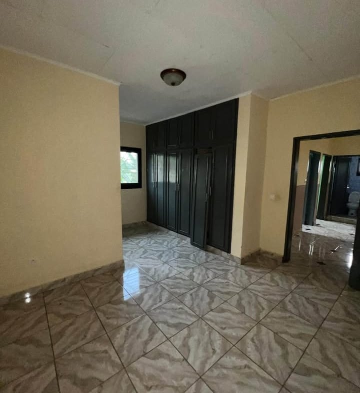 Appartement spacieux de 3 chambres, Yaoundé Nkolfoulou