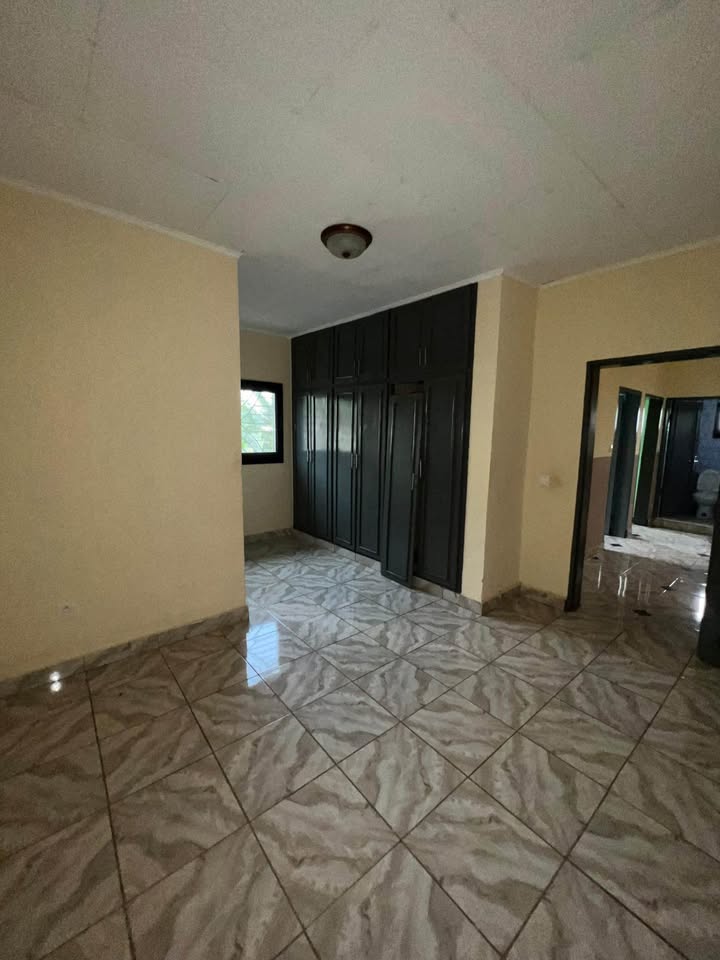 Appartement spacieux de 3 chambres, Yaoundé Nkolfoulou