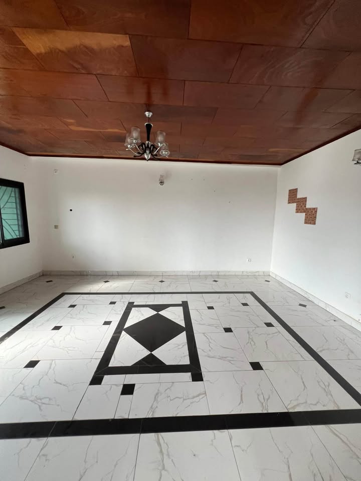 Appartement spacieux de 3 chambres, Yaoundé Nkolfoulou