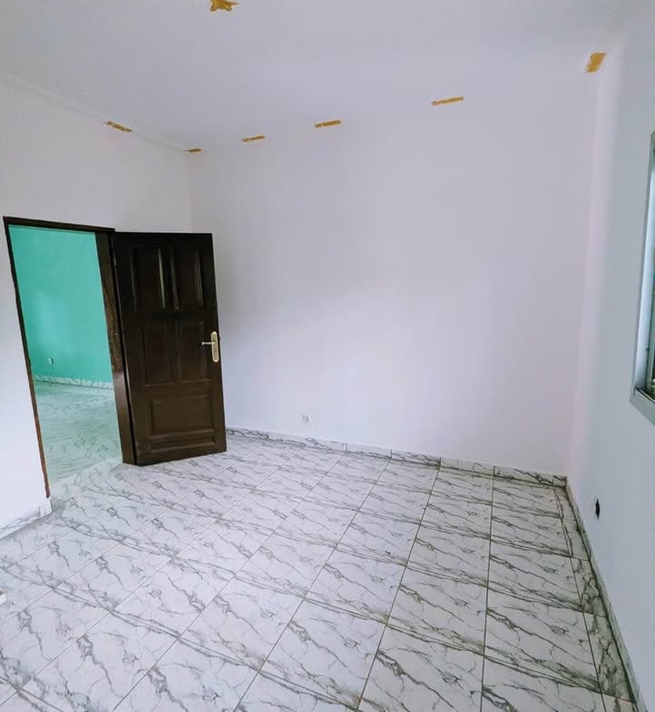 Appartement 2 chambres à Soa avant l’université