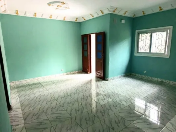 Appartement 2 chambres à Soa avant l’université