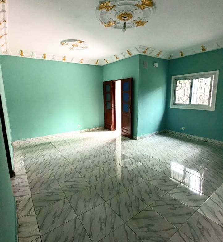Appartement 2 chambres à Soa avant l’université