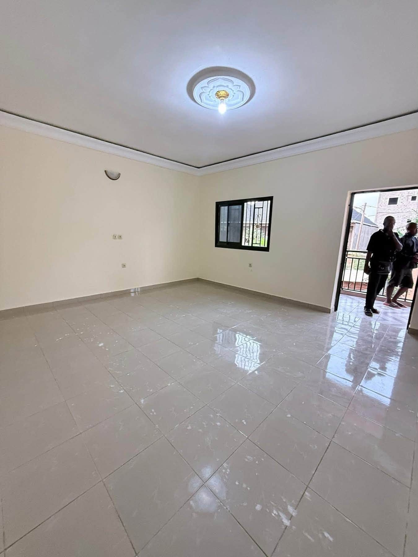 43296- GRAND STUDIO NOUVELLEMENT CONSTRUIT À LOUER, NKOLFOULOU
