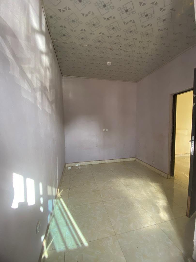 Magnifique studio disponible dans un camp à Garoua Djamboutou
