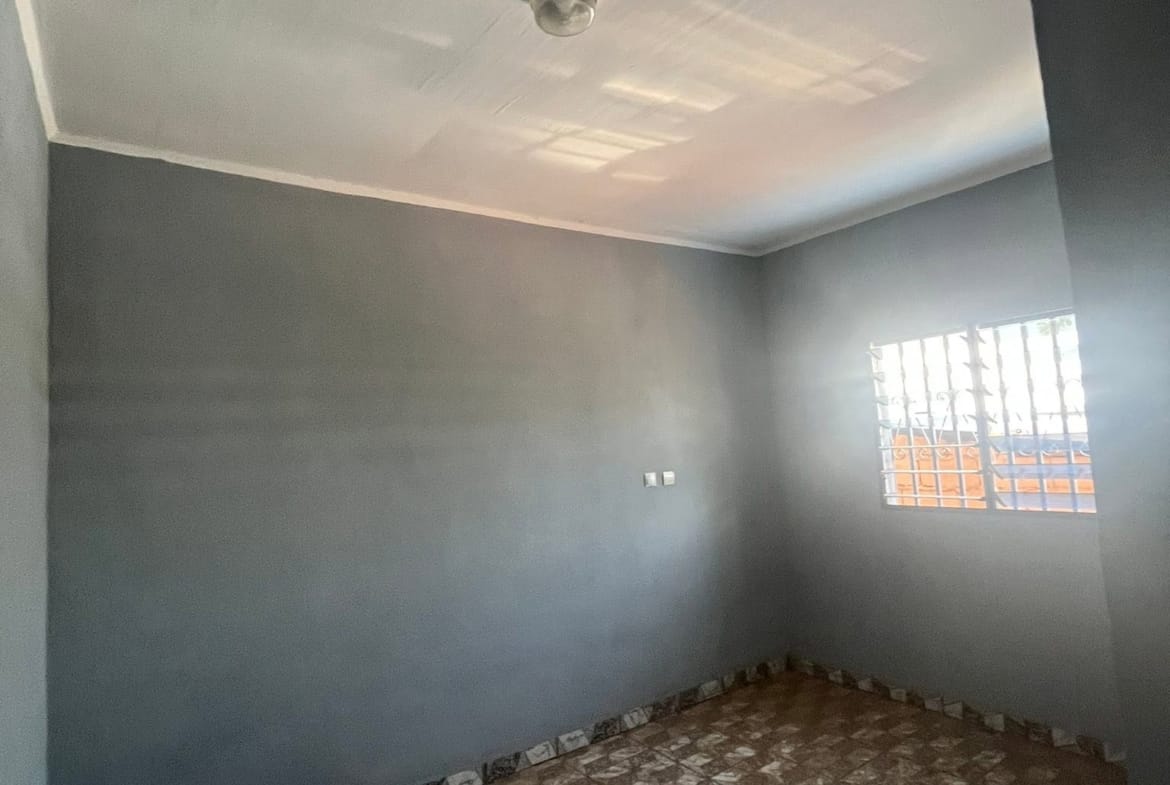 Studio disponible dans un camp de 3 personnes au Plateau Garoua