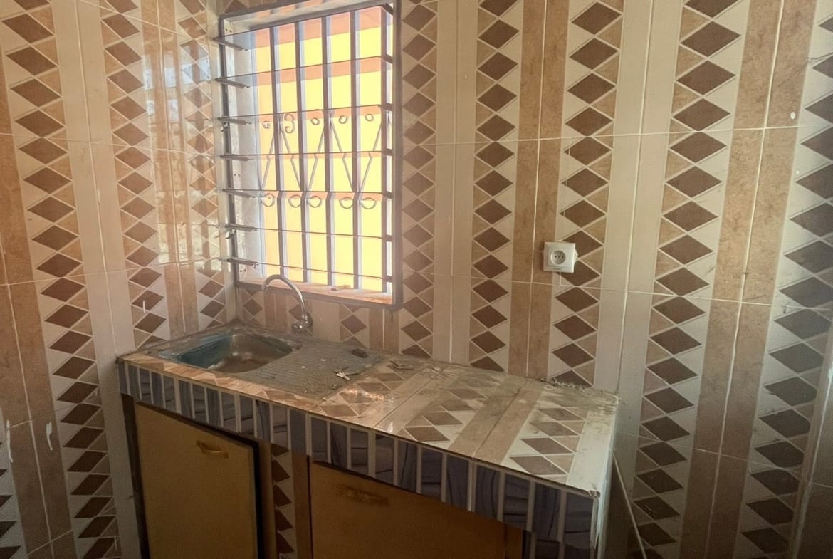 Studio disponible dans un camp de 3 personnes au Plateau Garoua
