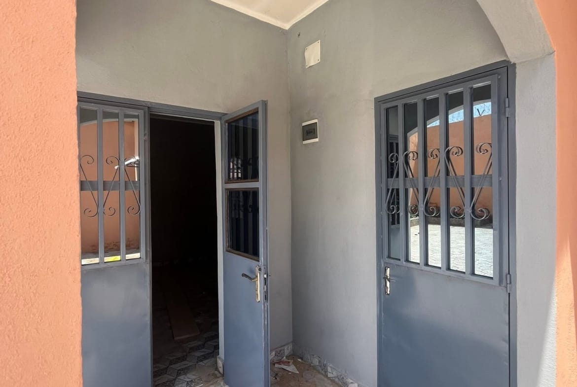 Studio disponible dans un camp de 3 personnes au Plateau Garoua