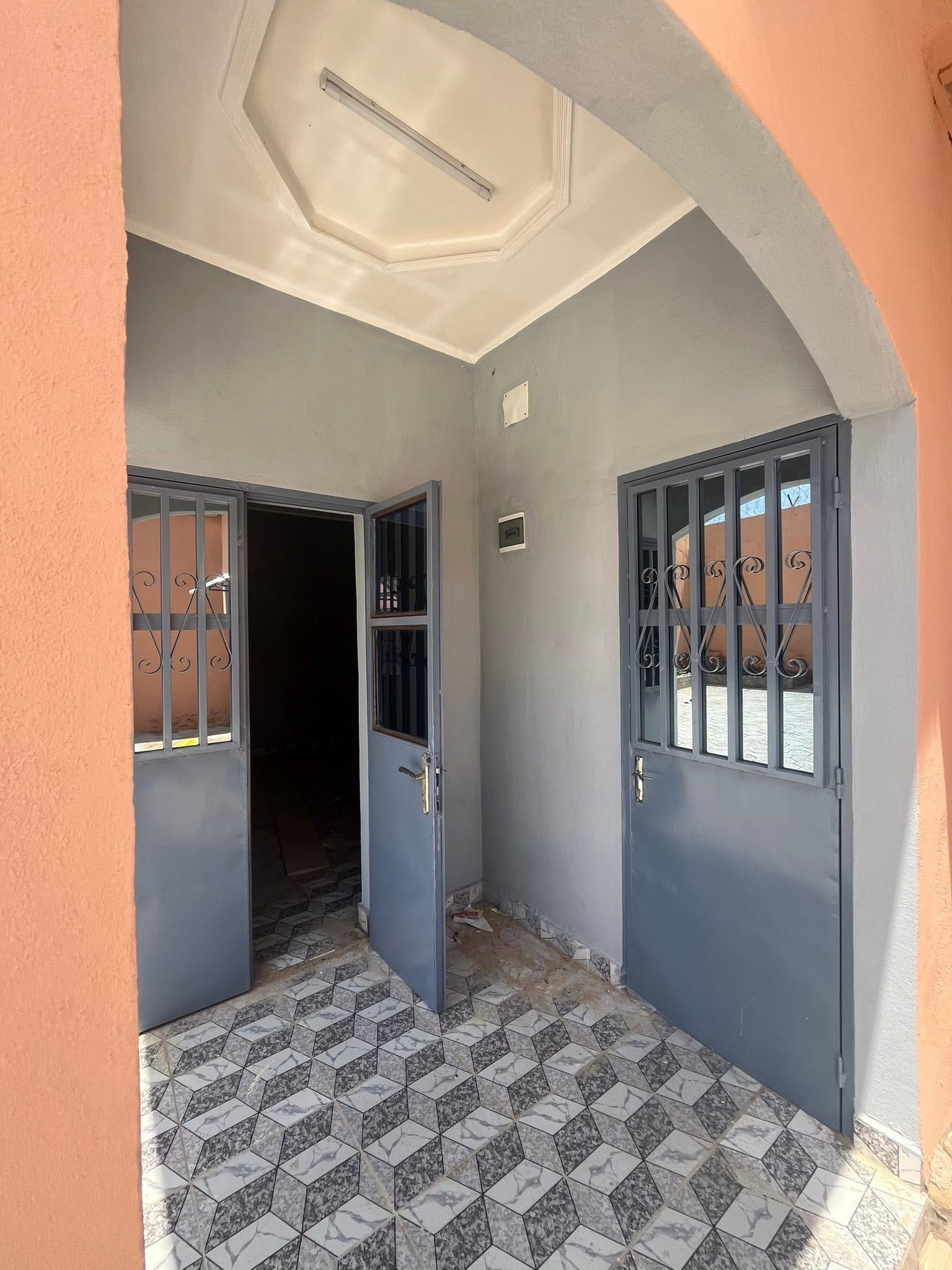 GSI_studio_garoua_050726_ext Studio disponible dans un camp de 3 personnes au Plateau Garoua