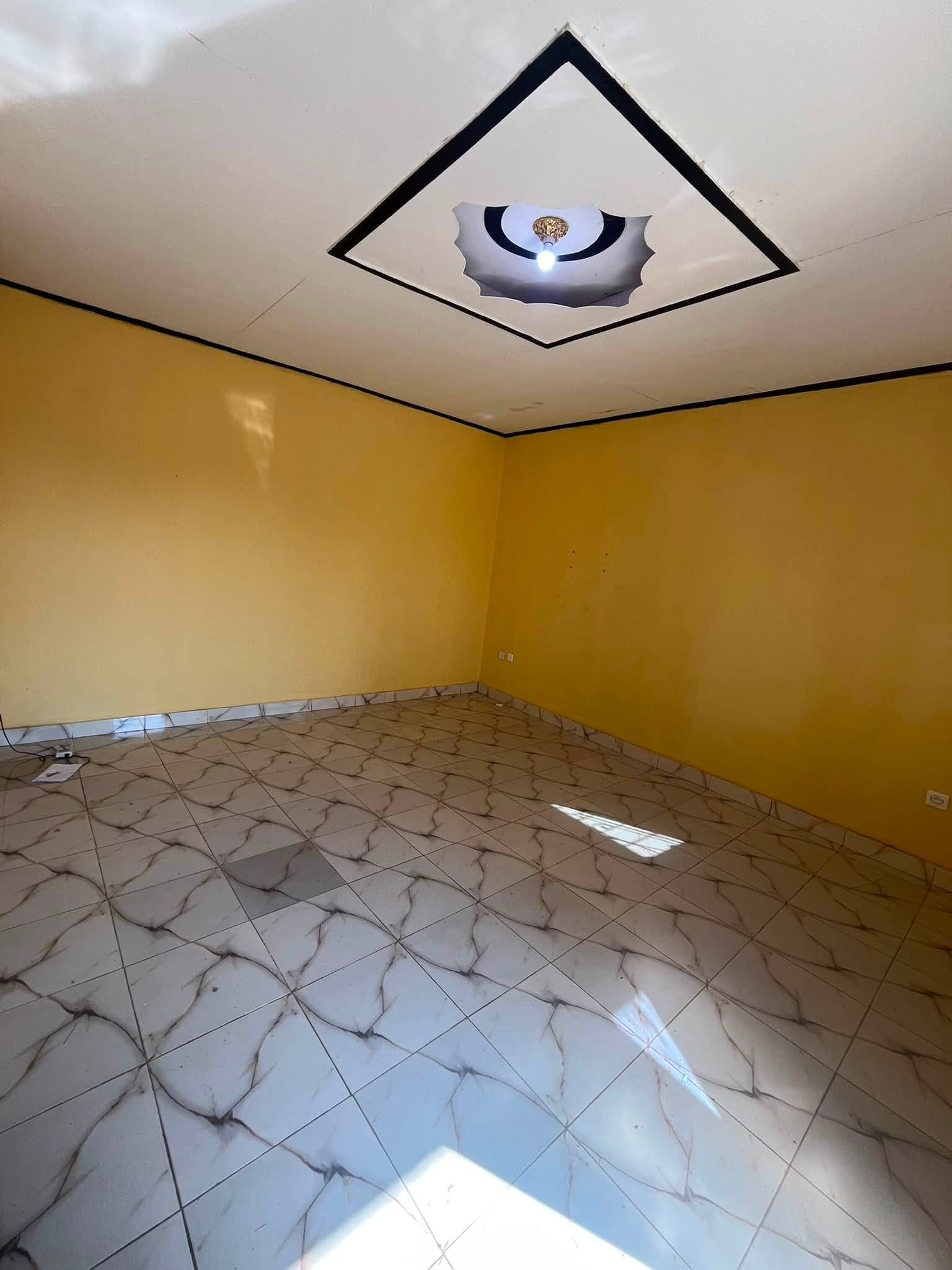 30104- magnifique studio disponible au Camp chinois à Garoua
