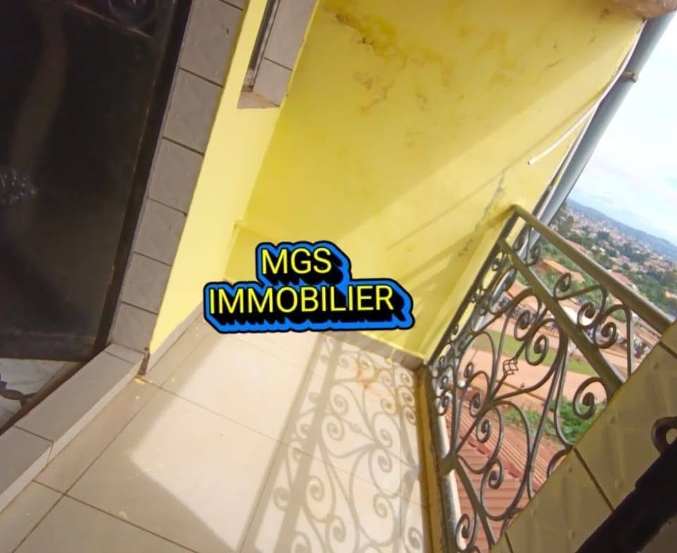 Studio à louer au carrefour Explosif, Bafoussam