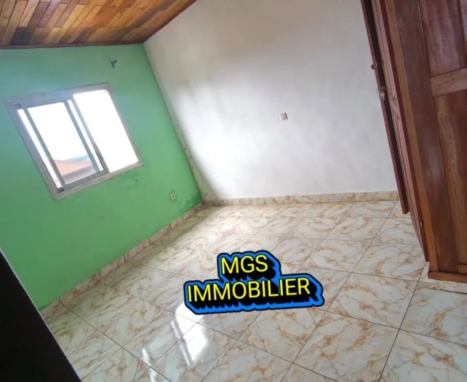 Studio à louer au carrefour Explosif, Bafoussam