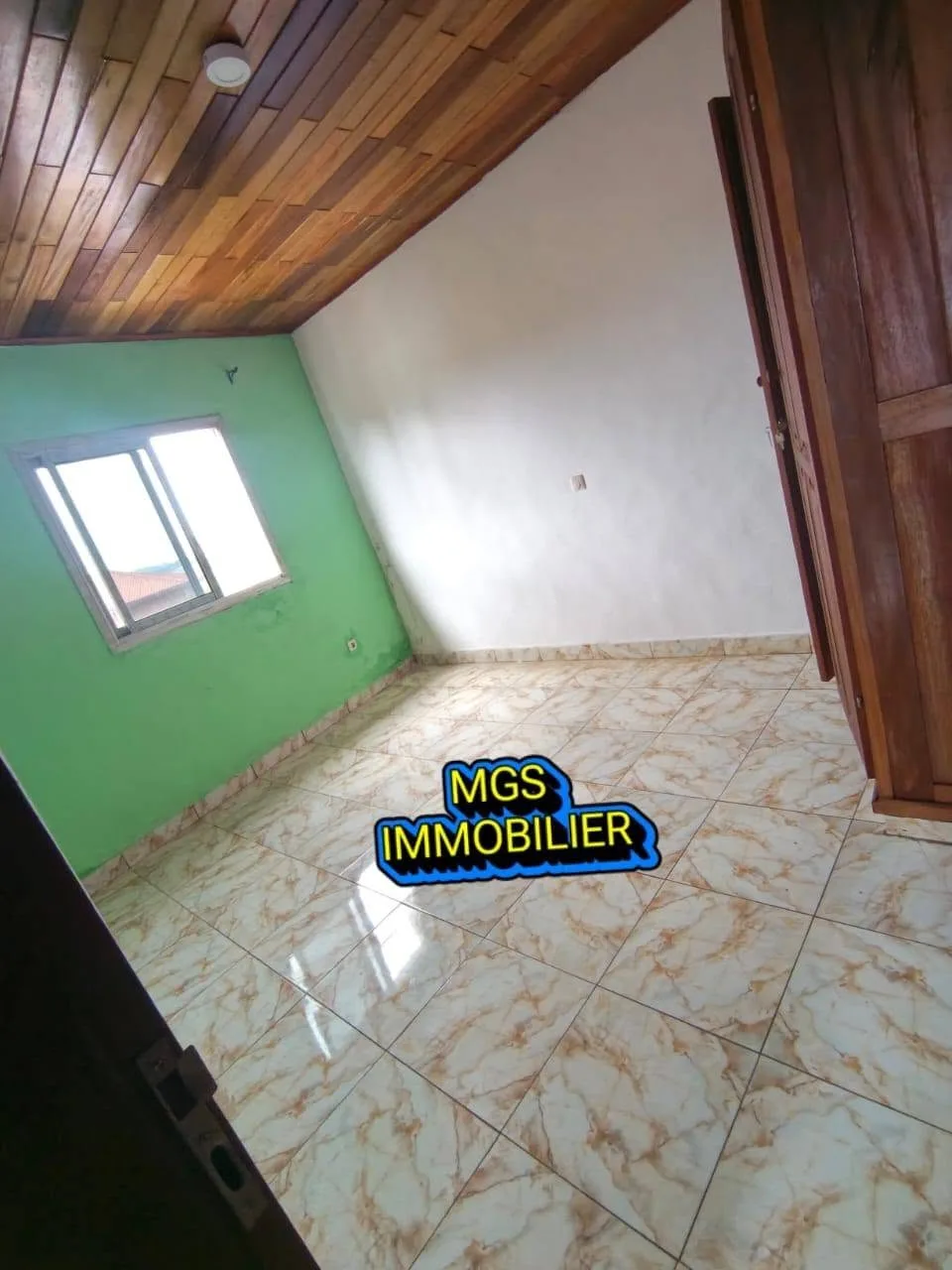 Studio à louer au carrefour Explosif, Bafoussam