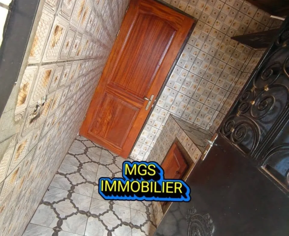 Studio à louer au carrefour Explosif, Bafoussam