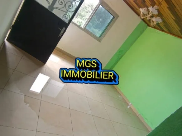Studio à louer au carrefour Explosif, Bafoussam