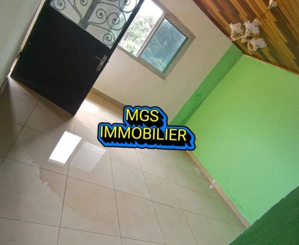 Studio à louer au carrefour Explosif, Bafoussam