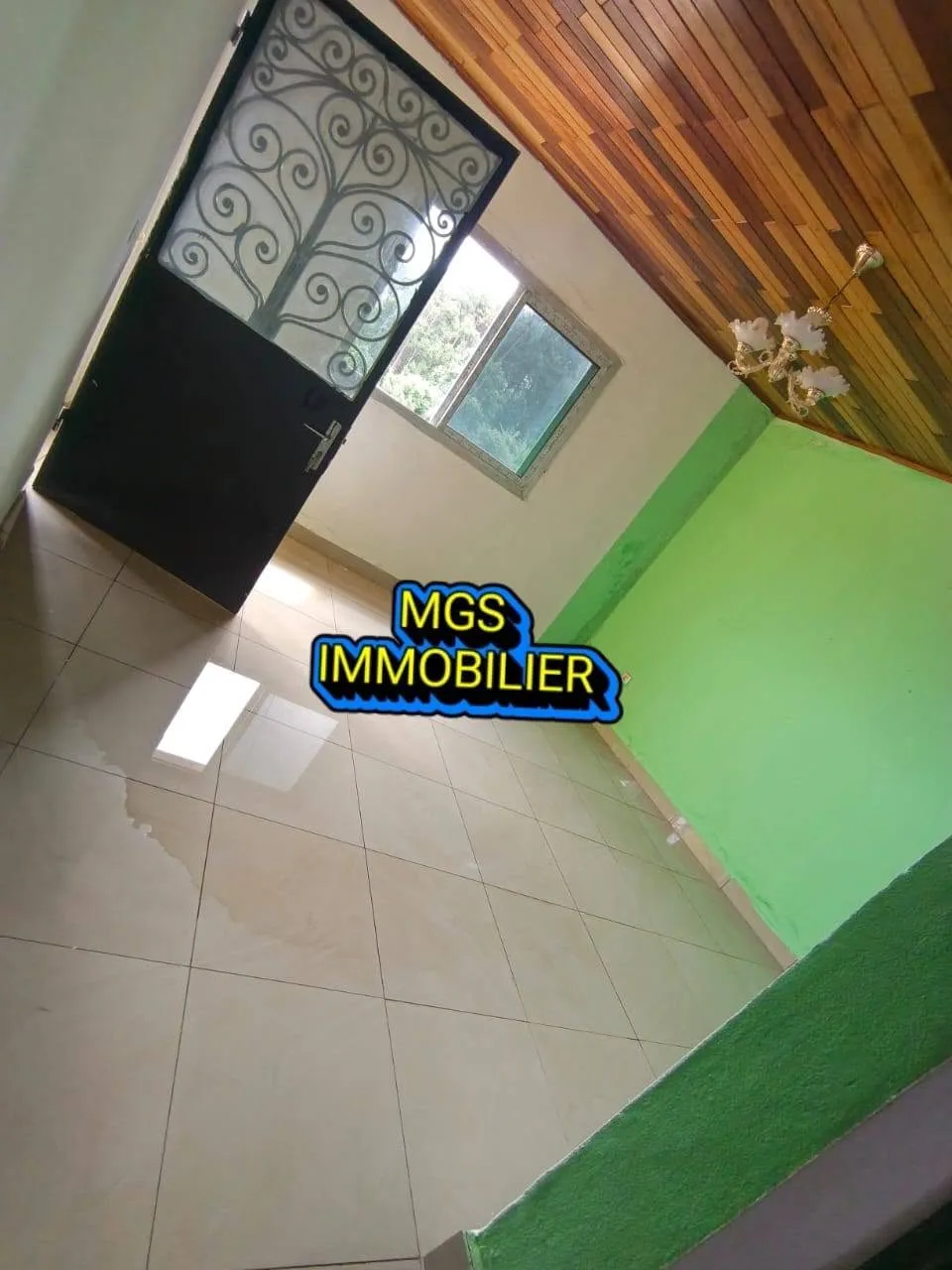 Studio à louer au carrefour Explosif, Bafoussam