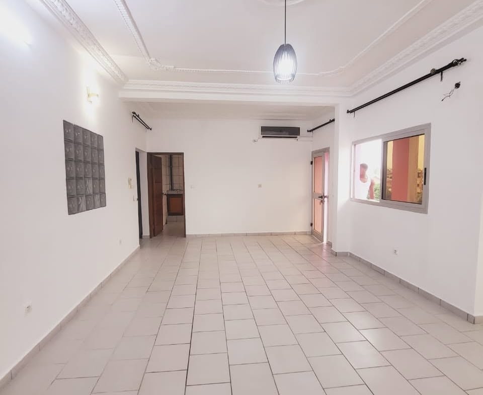 Bel appartement climatisé à louer après Maurivanas