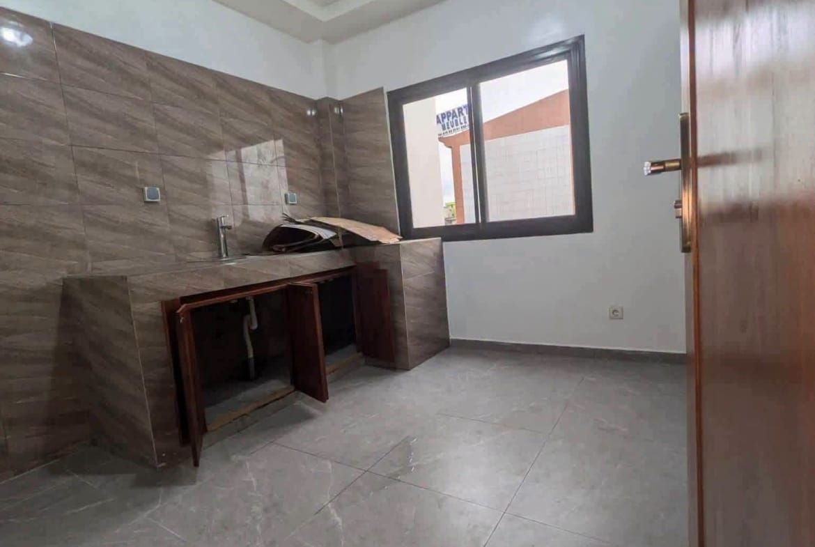Appartement neuf 2 chambres à louer à Yaoundé Omnisports