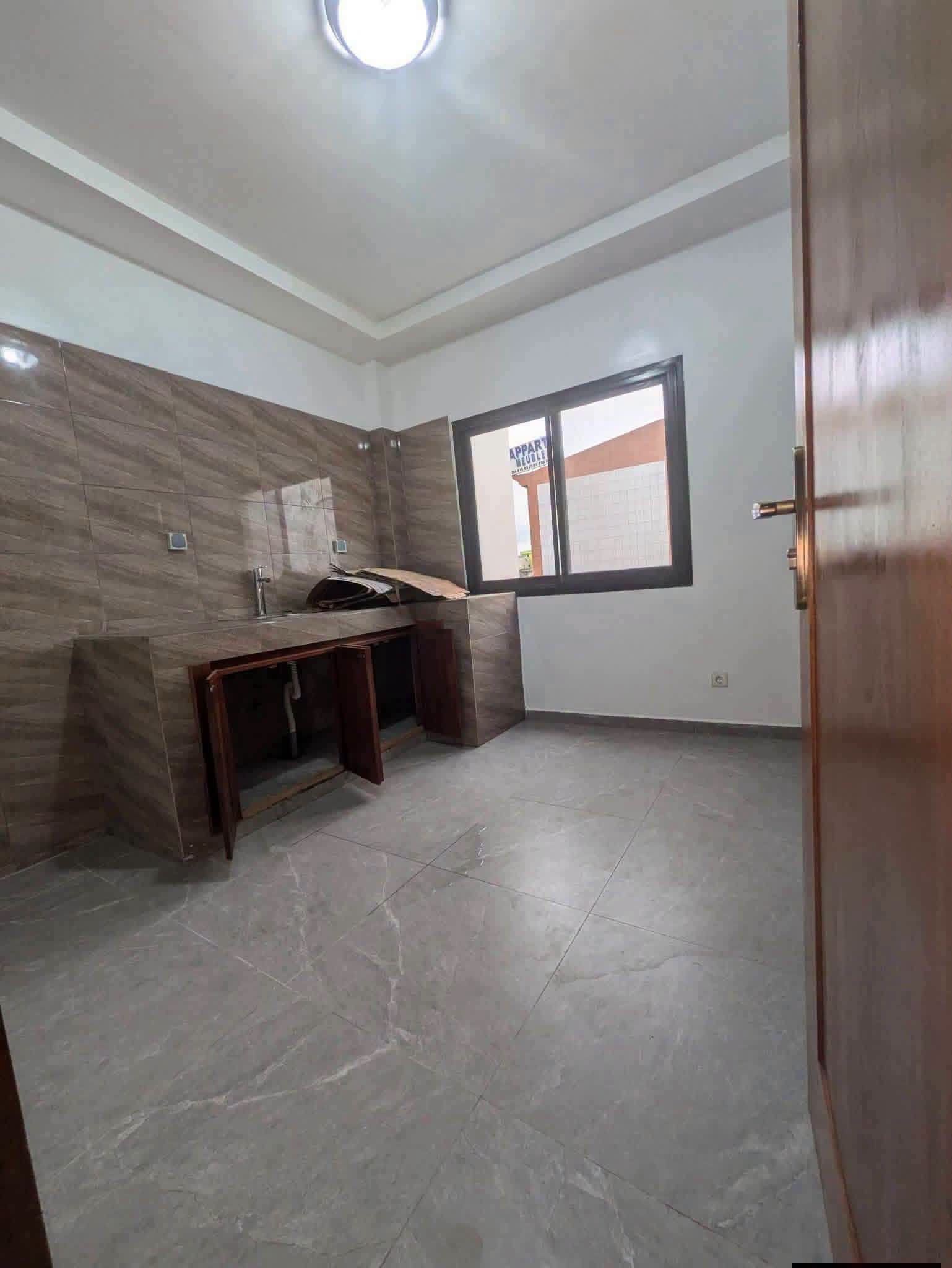 Appartement neuf 2 chambres à louer à Yaoundé Omnisports