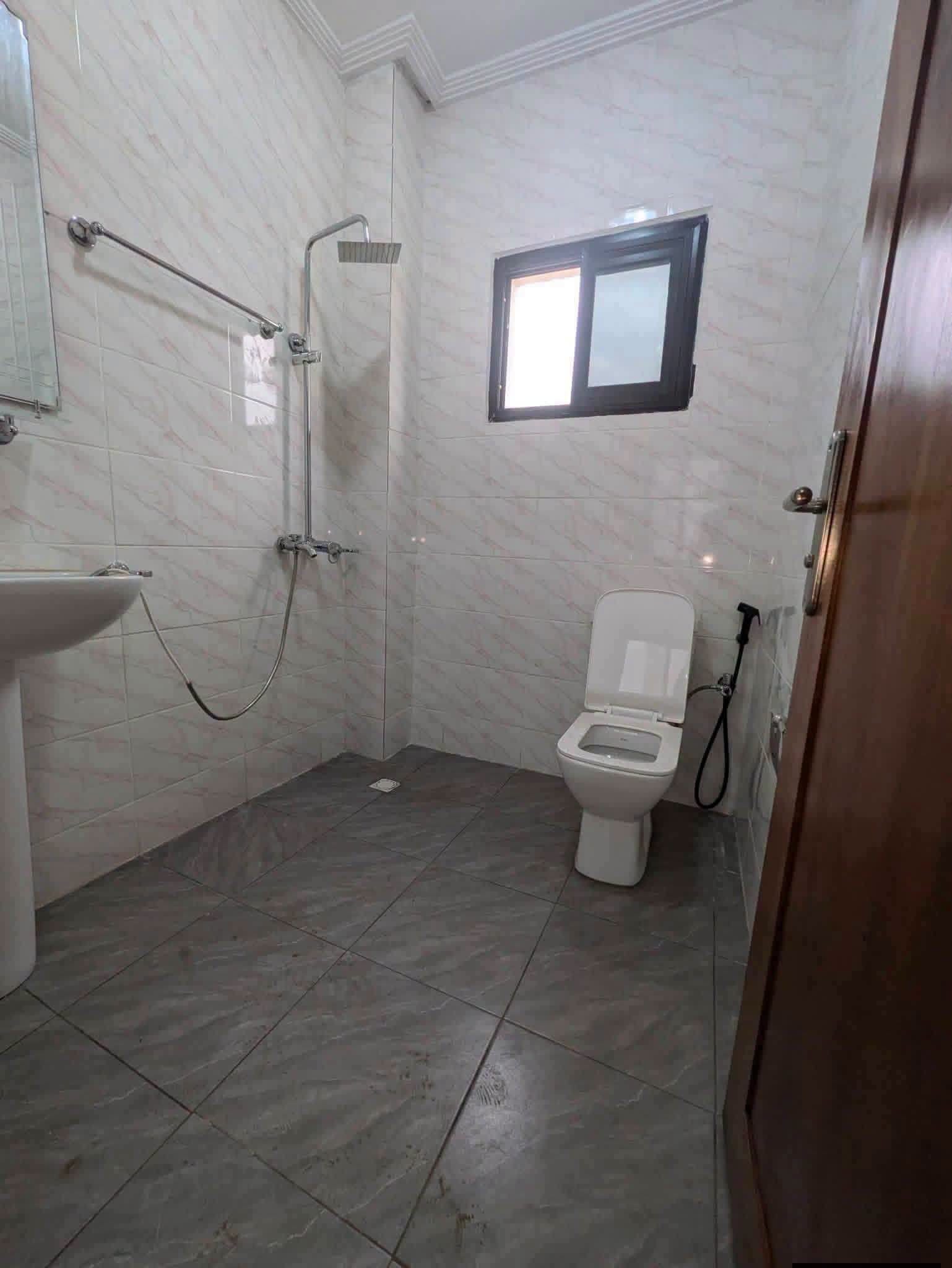 Appartement neuf 2 chambres à louer à Yaoundé Omnisports