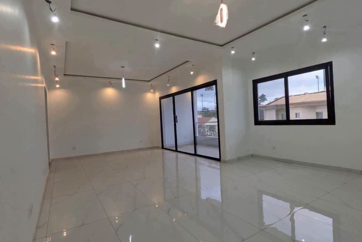 Appartement neuf 2 chambres à louer à Yaoundé Omnisports