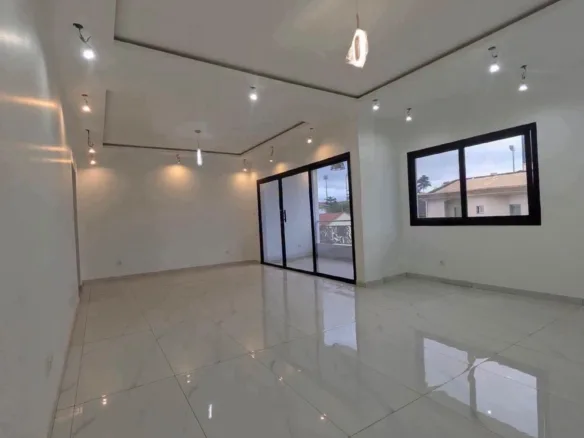 Appartement neuf 2 chambres à louer à Yaoundé Omnisports