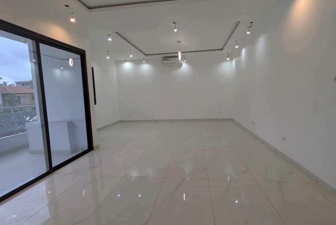 Appartement neuf 2 chambres à louer à Yaoundé Omnisports