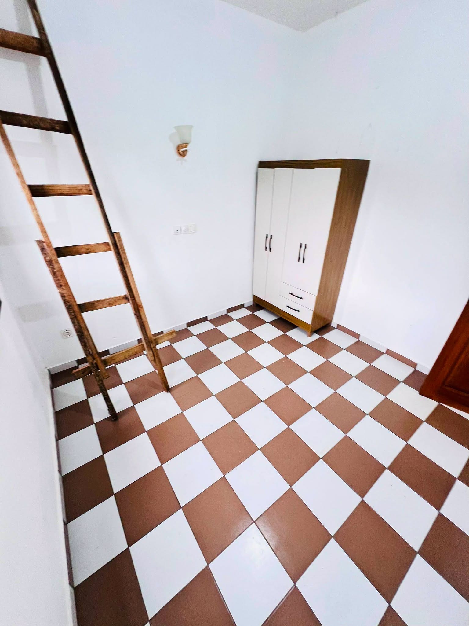 Manifique studio moderne à louer à Yaoundé Emana