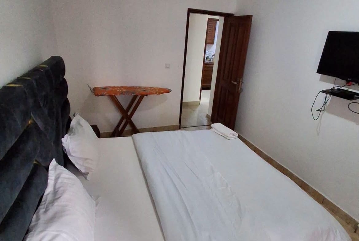 Studio meublé avec climatisation et eau chaude, Yaoundé Elig Essono