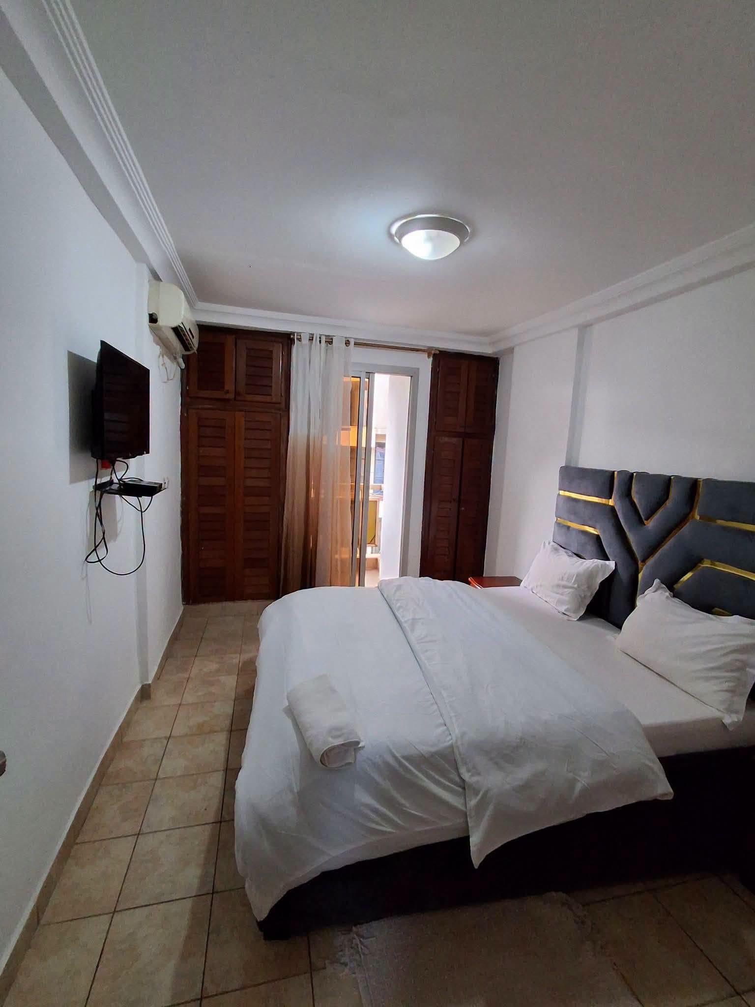Studio meublé avec climatisation et eau chaude, Yaoundé Elig Essono